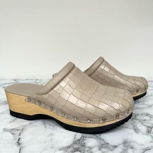 M Gemi Clogs Greta Croco Printed Leather Stone Woman’s Size 41 U.S 10